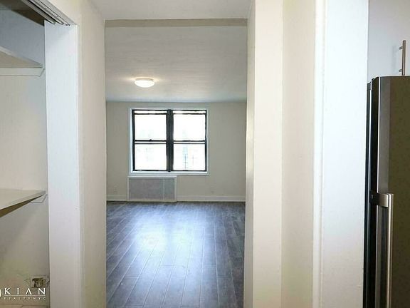3rd image of 4140 Denman St APT 2L