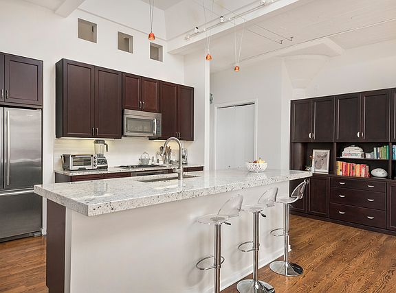 2nd image of 1158 W Armitage Ave APT 302