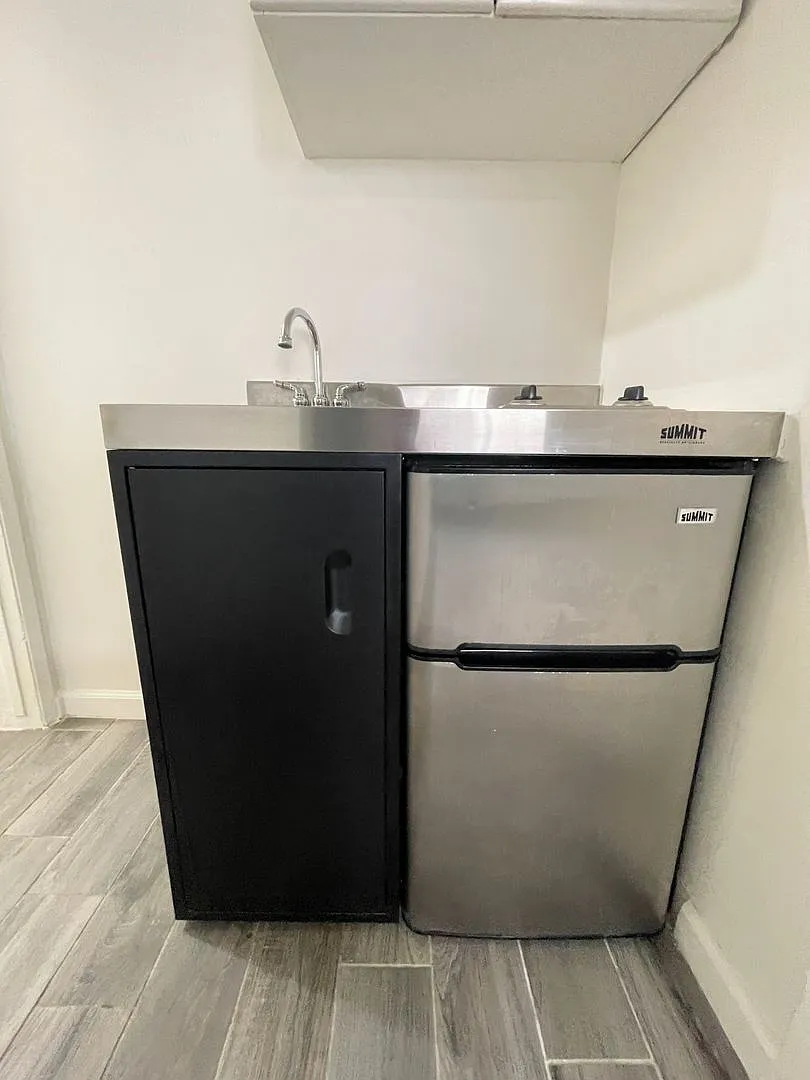 ALL Utilities included! Nicely updated studio with small kitchen, AC and Heater! — Photo 4