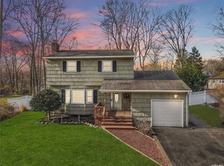 4 Oakcrest Ave, Middle Island, NY 11953