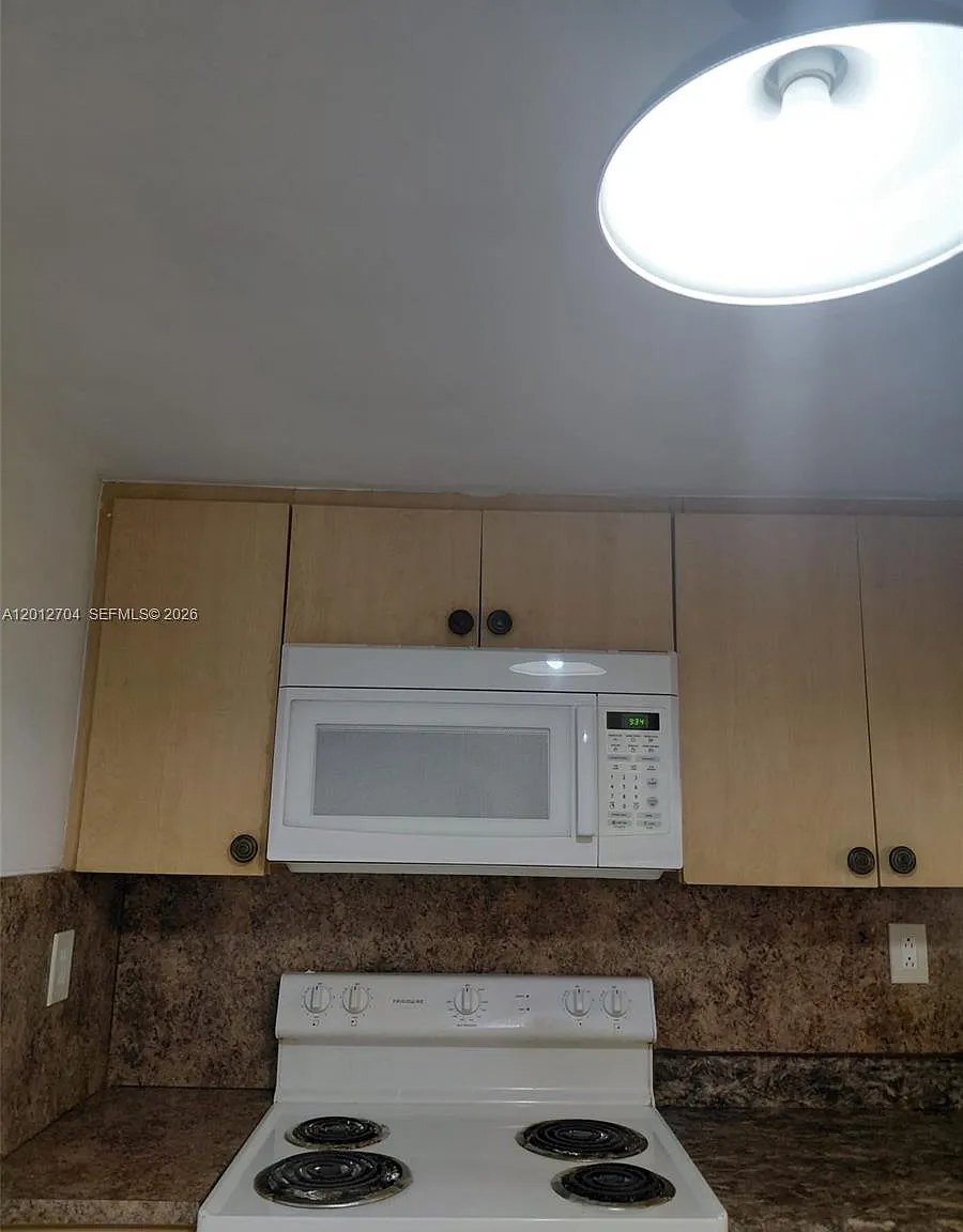 International Park Condo — Photo 4