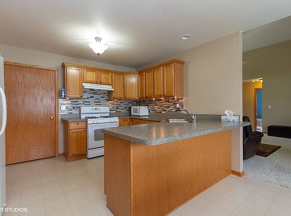 4th image of 1675 Jennifer Dr