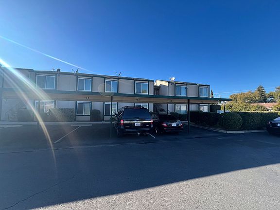 5th image of 2942 Sierra St APT 104