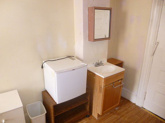 4th image of 248 W 73rd St APT 4E
