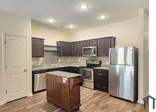 3 bed, 1514 sqft, $2,200 — Photo 2