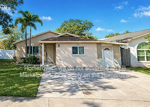 7154 63rd St N Photo 1