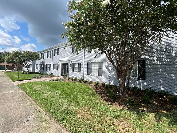 3rd image of 217 Lewfield Cir