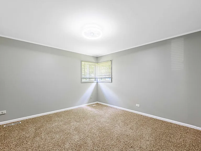 277 Somonauk St — Photo 11