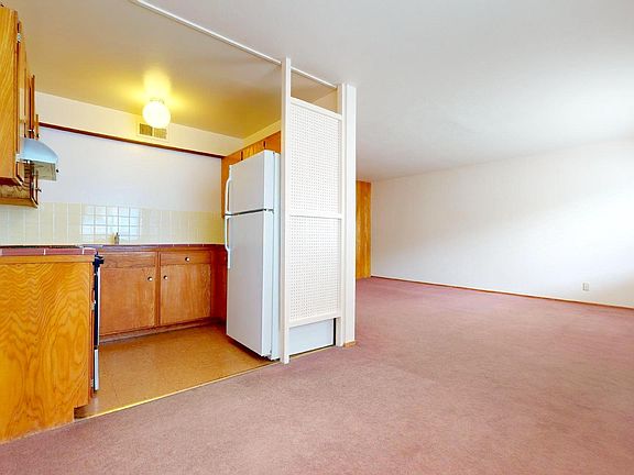 5th image of 446 Warren Dr APT 5