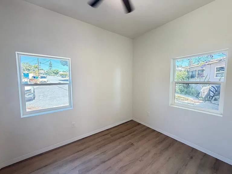 Manzanita Dr — Photo 18