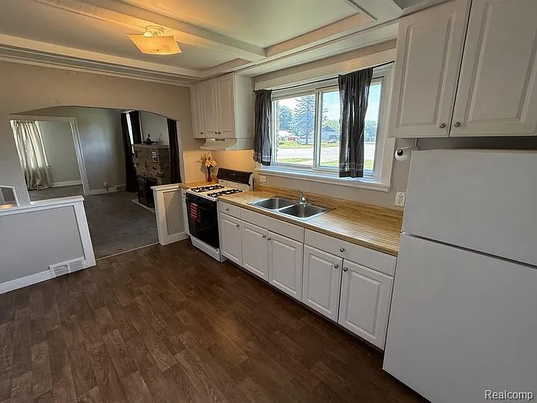 5015 Sashabaw Rd — Photo 5