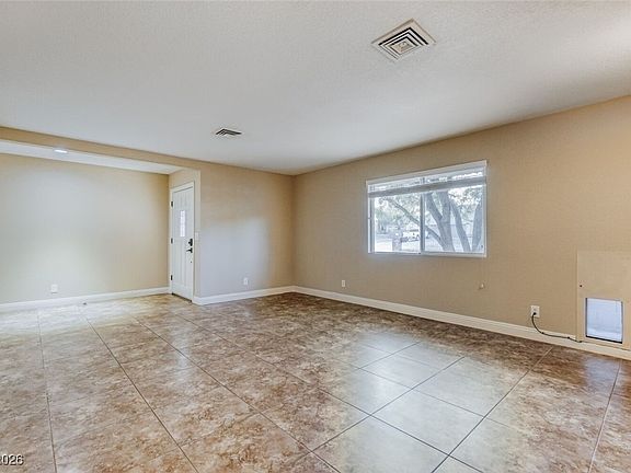 5th image of 3138 Redwood St