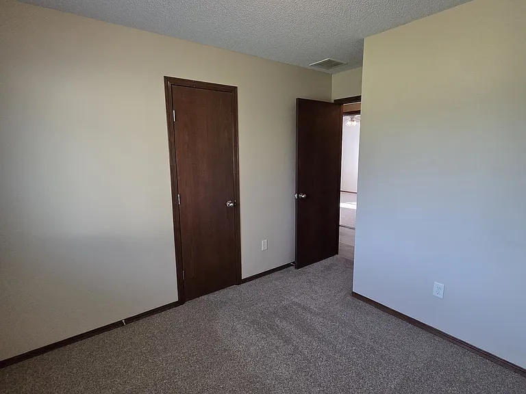 1230 W 43rd St S — Photo 13