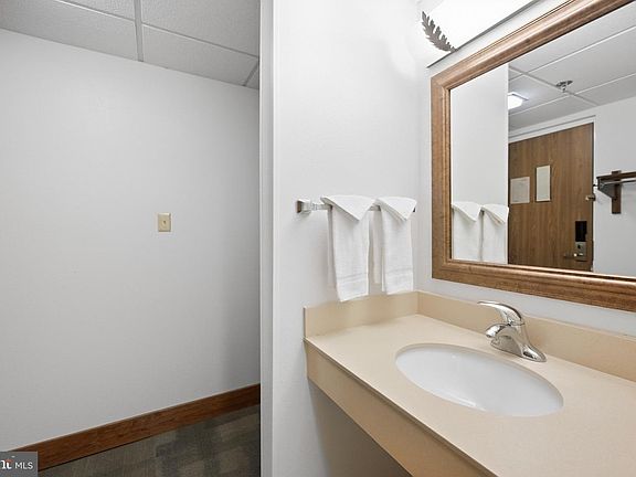 4th image of 290 Marsh Hill Rd #305C