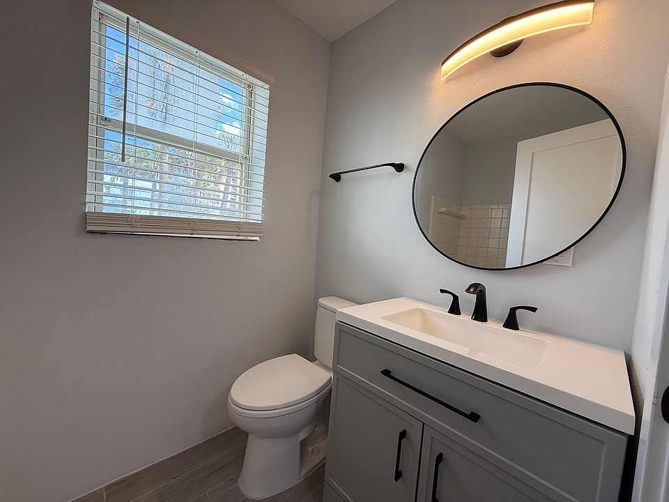 1 bedroom and Studio unit bathrooms