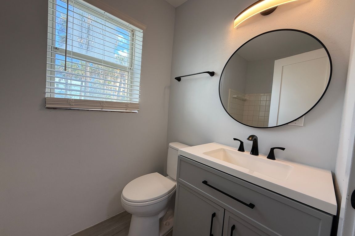 1 bedroom and Studio unit bathrooms