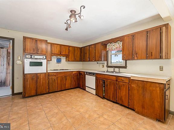 4th image of 1046 Alexander Spring Rd