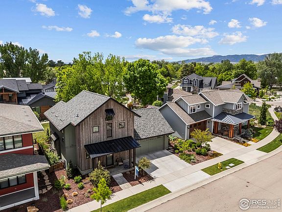 3rd image of 745 Harts Gardens Ln