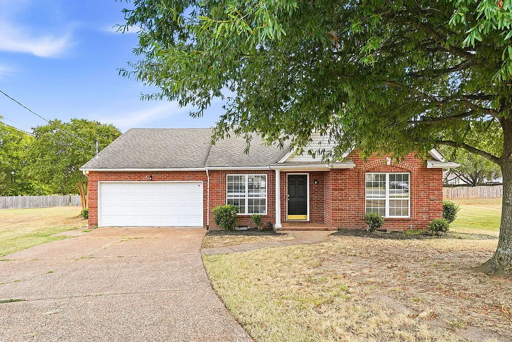 3 bed, 2.0 bath, 1620 sqft, $2,330 — Photo 1