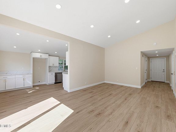 4th image of 886 Yorkshire Ave
