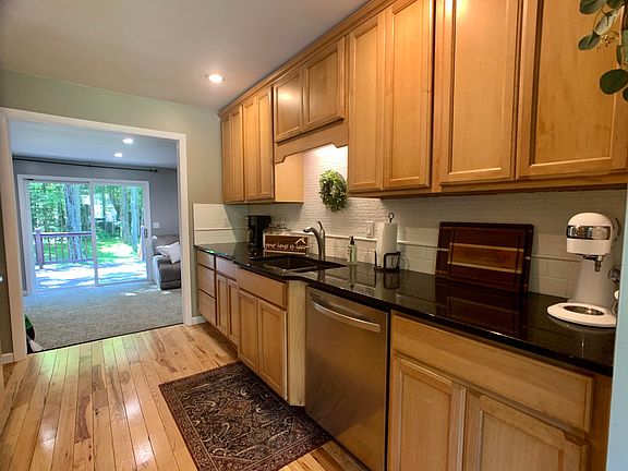 4th image of 3409 Lakeshore Dr