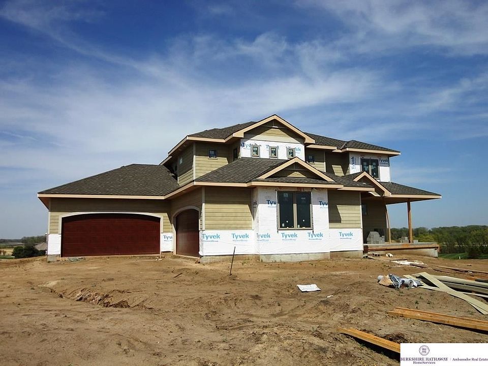 2nd image of 414 Louvre Cir