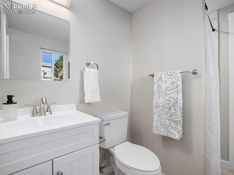 1188 Commanchero Dr — Photo 11