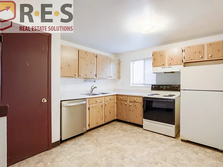1080 S Eliot St #302 — Photo 2