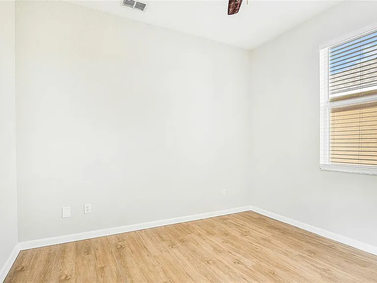 2920 Willow Creek Ln — Photo 27
