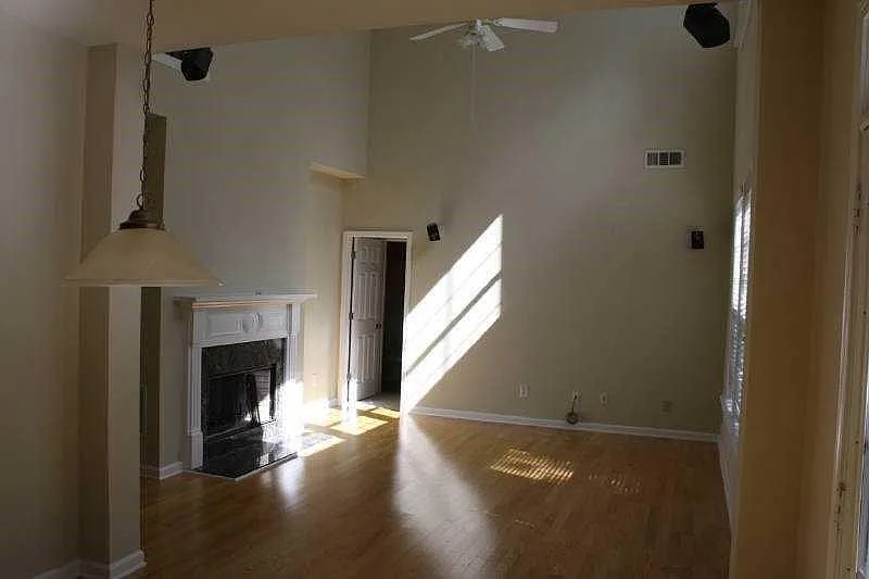 5 bed, 2750 sqft, $2,500 — Photo 3
