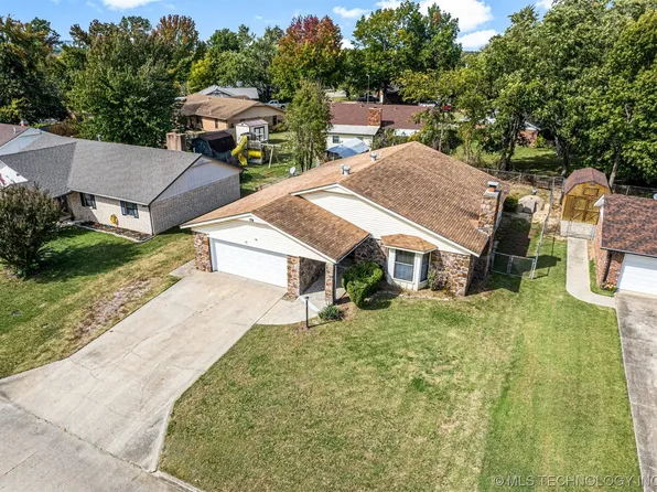 121 Magnolia Ave, Pryor, OK 74361