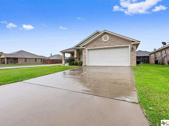 4th image of 2111 Carriage House Dr