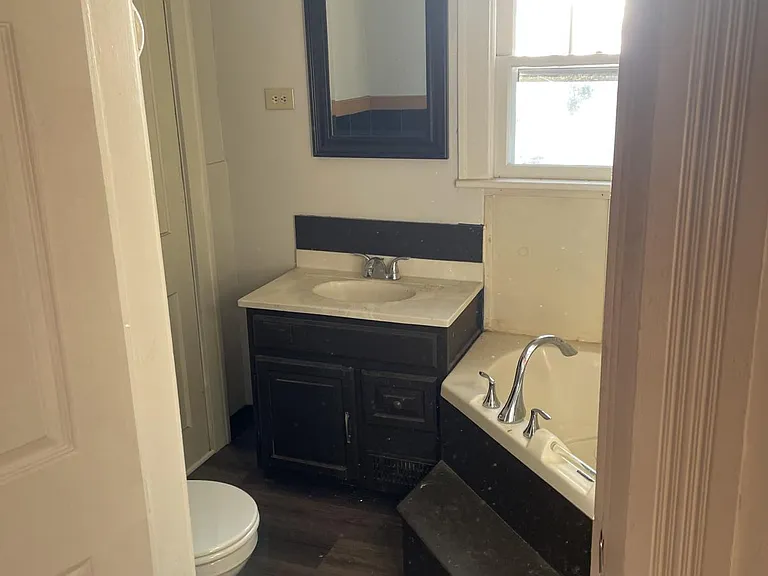 1022 W Exchange St #3 — Photo 4