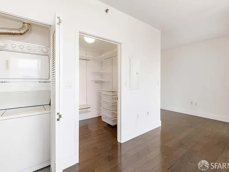 260 King St #717 — Photo 11