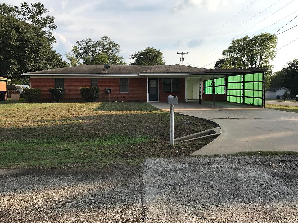 1st image of 300 Christopher Dr