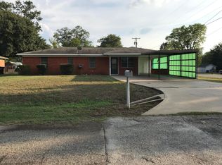 300 Christopher Dr, Longview, TX 75604