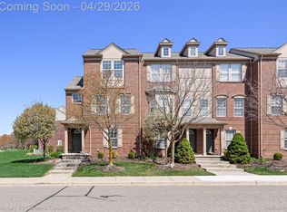 44782 Gwinnett Loop, Novi, MI 48377