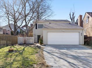 1520 Huntington View Dr, Ballwin, MO 63021