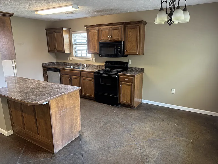 2830 Longbow Ln — Photo 3