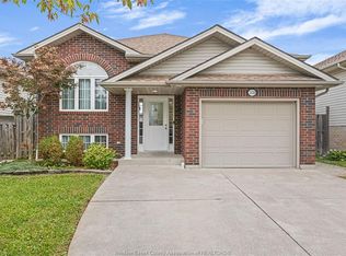 2420 Venetian Ave, Windsor, ON N8P1W7