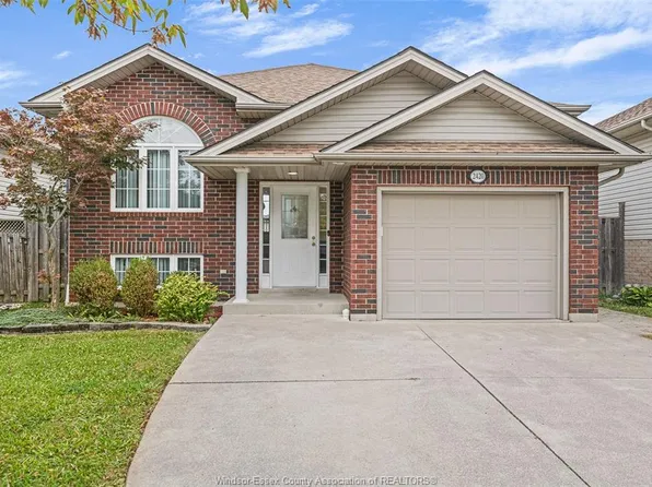 2420 Venetian Ave, Windsor, ON N8P 1W7