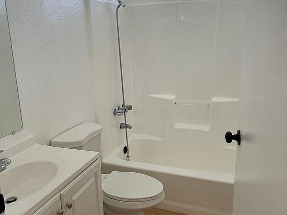 5th image of 1326 W 90th Pl APT 2