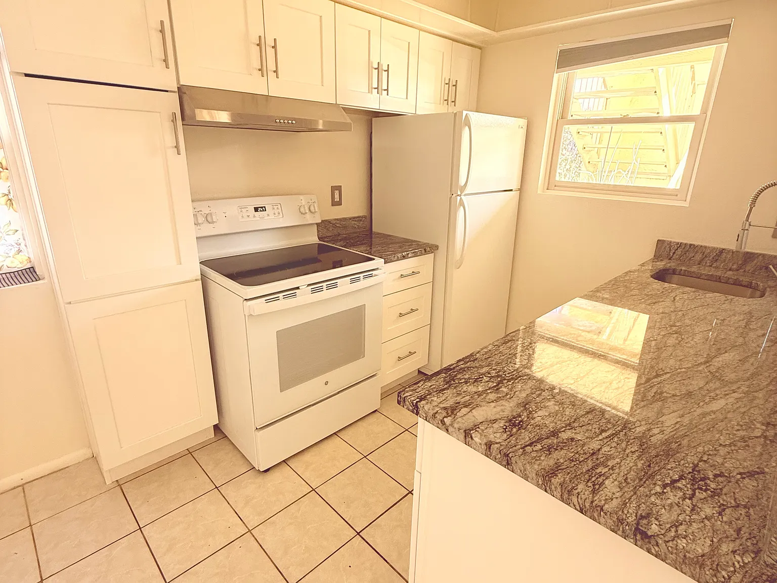 Rincon Apartments — Photo 4