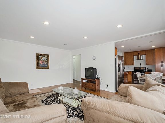 3rd image of 8905 Belleforte Ave