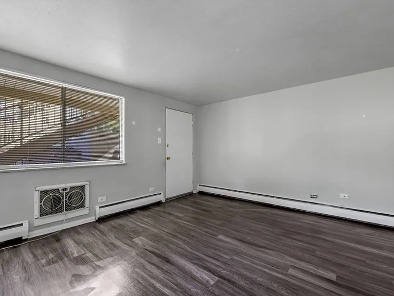 Kirkmoore Apartments — Photo 4