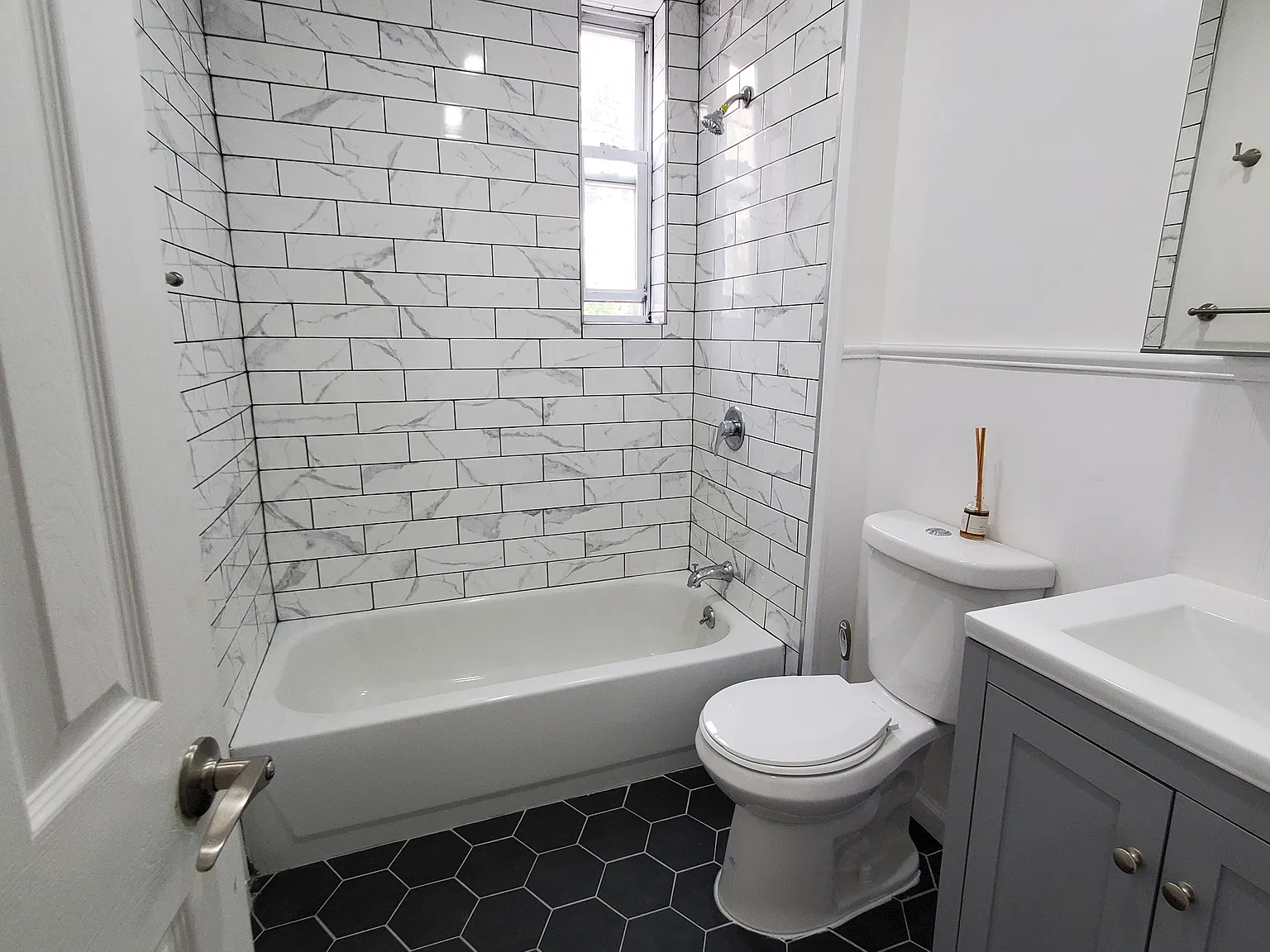734 Adams St — Photo 4