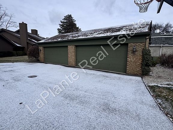 3rd image of 4042 Newcastle Dr #4046