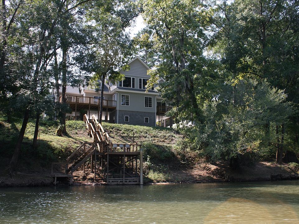 1st image of 105 Riverview Dr