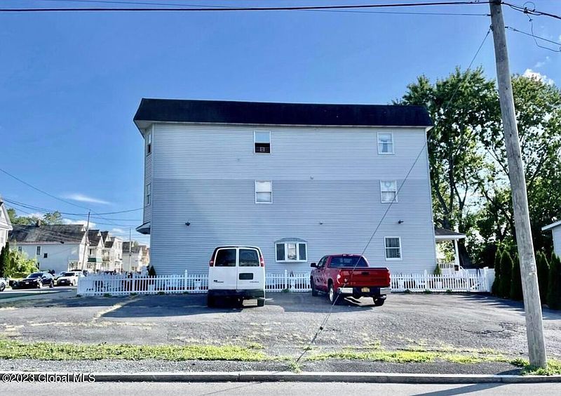4th image of 1633 Carrie Street