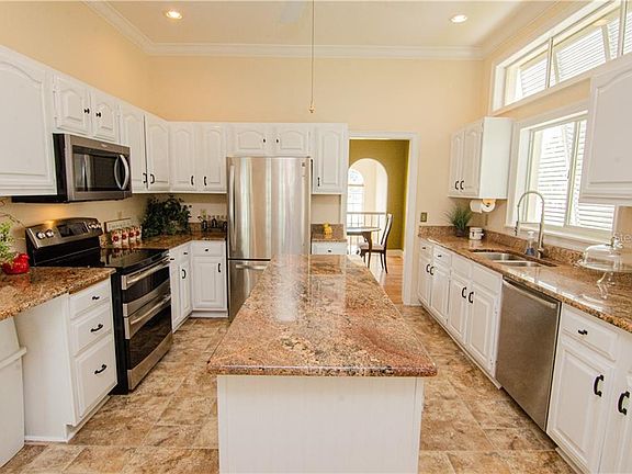 5th image of 815 Stratford Dr